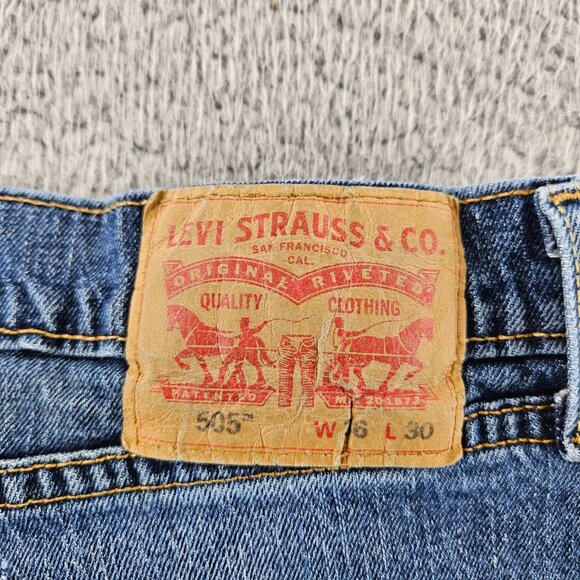 Levis Jeans Mens 36x30 505 Blue Straight Leg Zip Fly - Picture 15 of 16